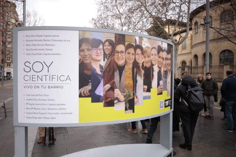 Foto expositor campaña Soy Científica