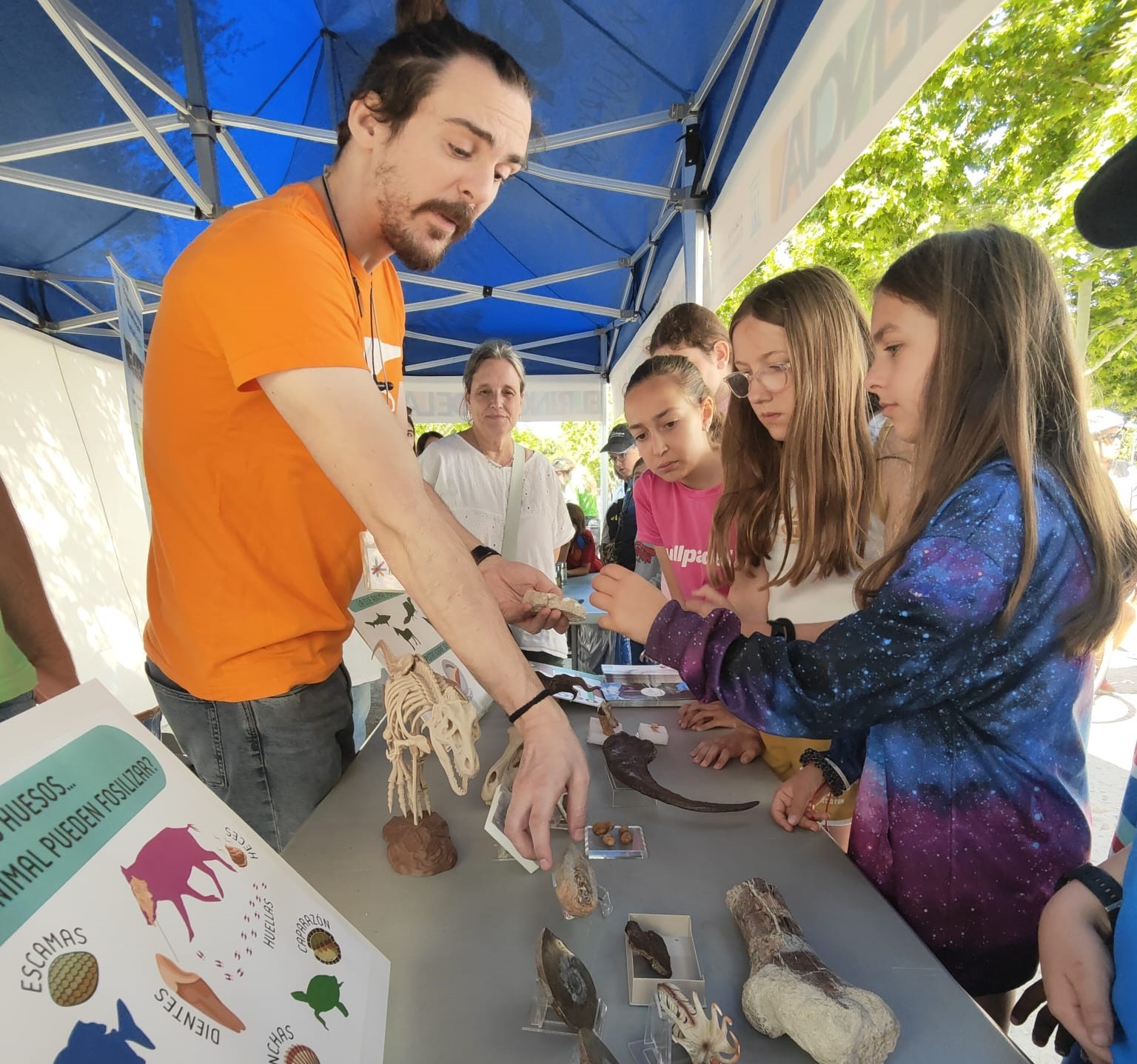 imagen actividad divulgación con jóvenes