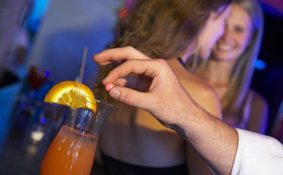El problema de la sumisión química y las agresiones sexuales