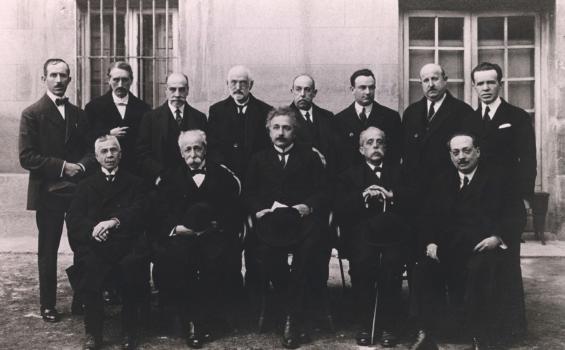 La vuelta a España de Albert Einstein, con la lengua fuera