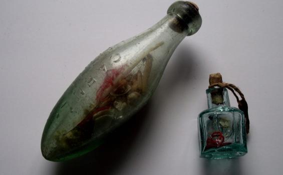 La botella que nos protege de las brujas