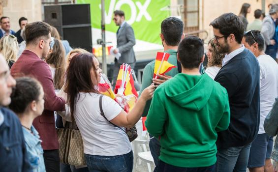 ¿Cómo seduce la ultraderecha a los jóvenes? La respuesta podría estar en la revolución pasiva