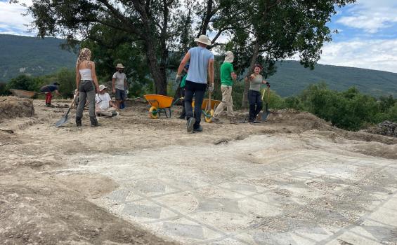Trabajos arqueológicos sobre el mosaico 