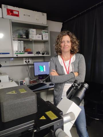 La bioquímica Nunilo Cremades participa en el desarrollo de un microscopio de nueva generación para obtener imágenes "in vivo" de la mecánica de las células y tejidos La bioquímica Nunilo Cremades participa en el desarrollo de un microscopio de nueva generación para obtener imágenes "in vivo" de la mecánica de las células y tejidos