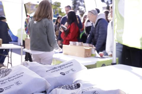 El Mercado Agroalimentario del Campus San Francisco cumple dos años combinando la alimentación saludable y la divulgación 