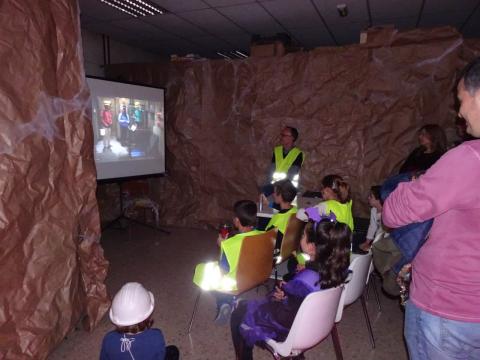 La Facultad de Ciencias celebra esta tarde el Día de la Materia Oscura y Halloween con una yincana familiar y disfraces La Facultad de Ciencias celebra esta tarde el Día de la Materia Oscura y Halloween con una yincana familiar y disfraces