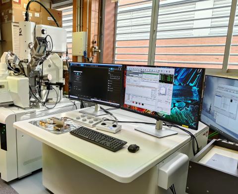 1. Nuevo equipamiento en Unizar. Microsonda Electrónica de Emisión de Campo